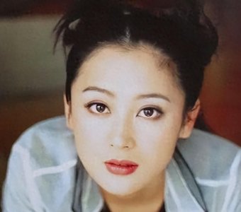 ​8位“中国式”美女，个个貌美如花明艳大气，东方美学浑然天成