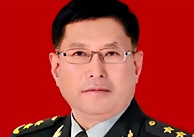 ​副司令员在饭店包间里遭到挑衅，居然直接打了对方一巴掌