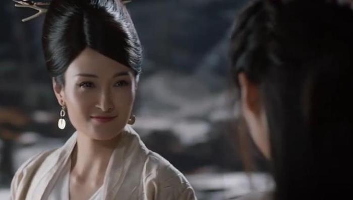 三生三世:翼君有东皇钟,青丘连兵都不养,天君为何却敬畏青丘?