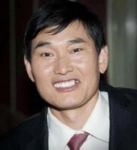 ​草根歌手朱之文现状曝光！54岁的大衣哥如今走上了另一条道路！