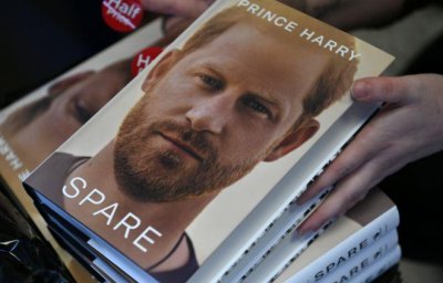 ​哈里王子新书内容让人大跌眼镜 媒体：这是要摧毁王室