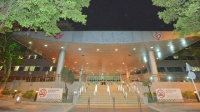 ​香港一毒贩戴手铐逃跑，警方全力追捕中！此前因“毒品快餐车”撞毁被捕