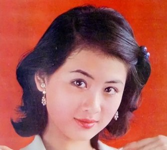 ​夏菁：星光下的坚韧与温柔