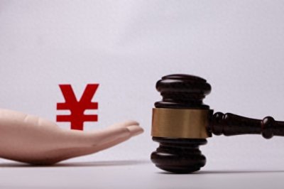 ​广东男子因出轨，被妻子要求将1000万的房产转到未成年的儿子名下