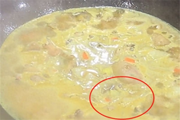 教你咖喱鸡家常做法，咖喱香浓鸡块鲜嫩，好吃超下饭