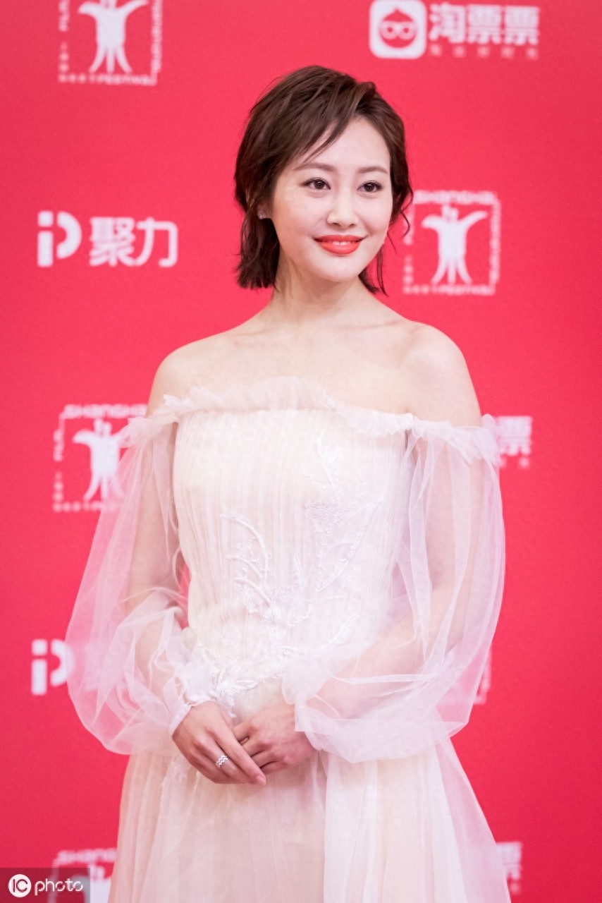 李纯,最美的10张照片欣赏,皮肤白皙,气质优雅