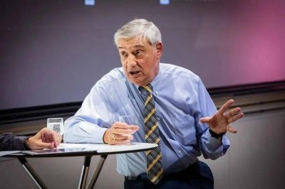 ​今年诺奖得主，警告特朗普