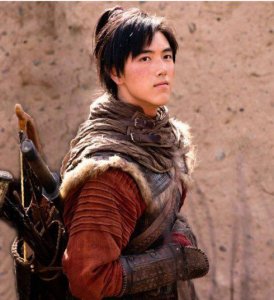 ​从抽烟喝酒的叛逆少女变成校服女神，搭陈凯歌儿子演《将夜》蹿红