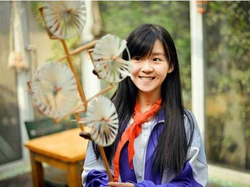 从抽烟喝酒的叛逆少女变成校服女神，搭陈凯歌儿子演《将夜》蹿红