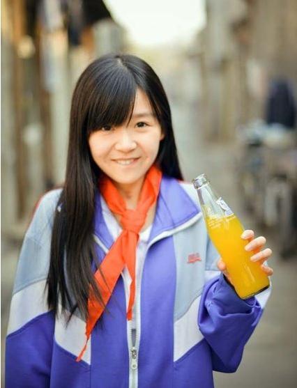 从抽烟喝酒的叛逆少女变成校服女神，搭陈凯歌儿子演《将夜》蹿红