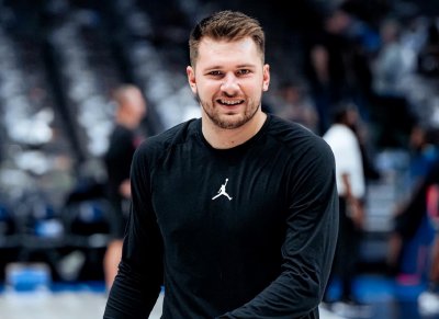 ​44分！16篮板！14助攻！对不起，字母哥，他要抢MVP