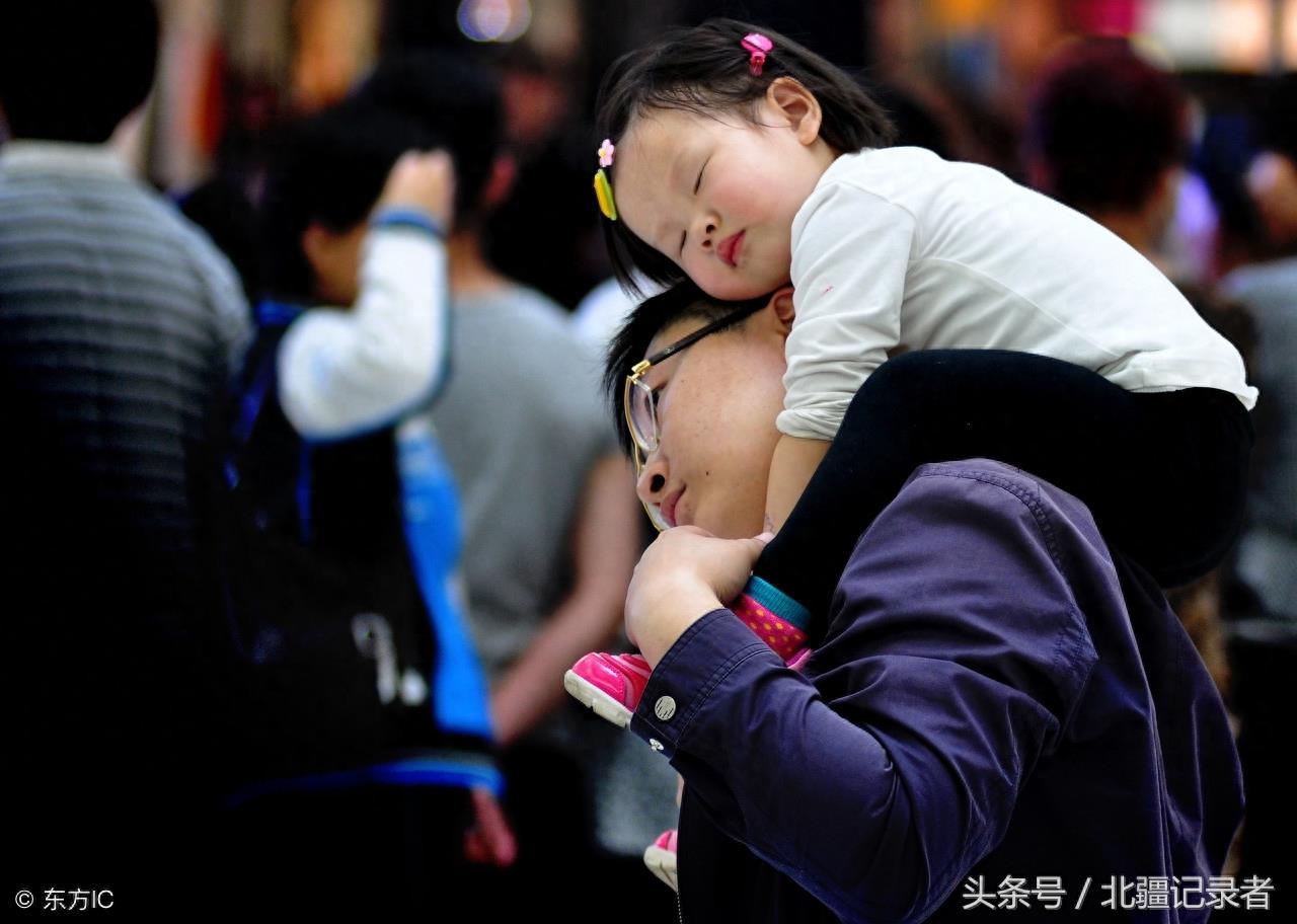 14个父亲背影感人瞬间，哪张打湿了您的眼，哪张又勾起了您的回忆