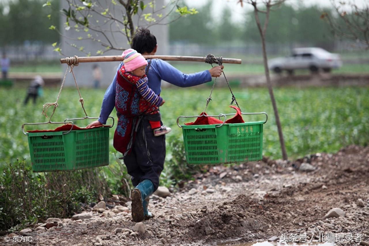 14个父亲背影感人瞬间，哪张打湿了您的眼，哪张又勾起了您的回忆
