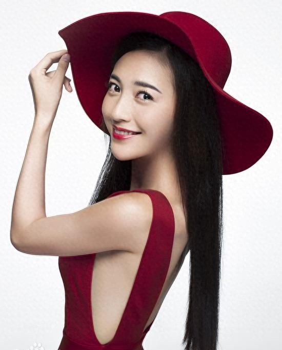 包贝尔老婆也姓包,长相酷似Angelbaby,比baby还美