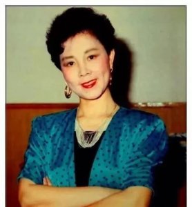 ​洪雪飞：凭借“阿庆嫂”走红，52岁车祸身亡，丈夫用特殊方式怀念