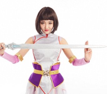 ​电车少女角色cosplay 演绎霸气剑神女侠