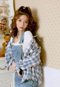 ​美女写真：美女学生妹可爱丸子头清纯甜美，圆圆的好想捏