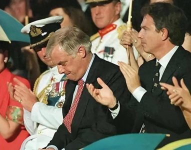 ​末代港督彭定康