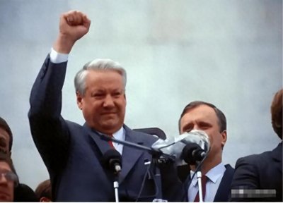 ​叶利钦为何亲手解体苏联？久加诺夫揭示背后动机，野心与政治投机