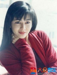 ​关之琳的美貌是用智商换的（关之琳脑癌传闻是真是假）