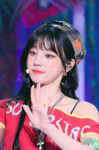 ​宋雨琦提名最佳女歌手：K-pop音乐市场的全球新篇章