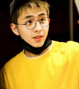 ​焦迈奇尹毓恪闹掰？尹毓恪晒被打照片，两人性取向受关注