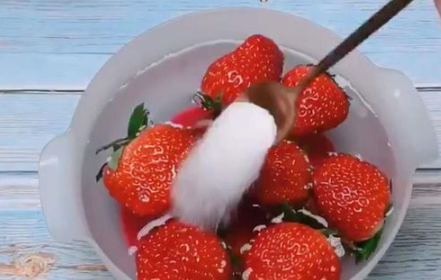 草莓的正确清洗方法,草莓怎么洗 清洗草莓的正确方法图6