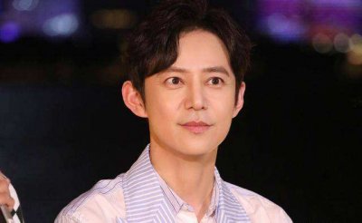 ​何炅（）何炅的一场生日，将人走茶凉，体现的淋漓尽致）