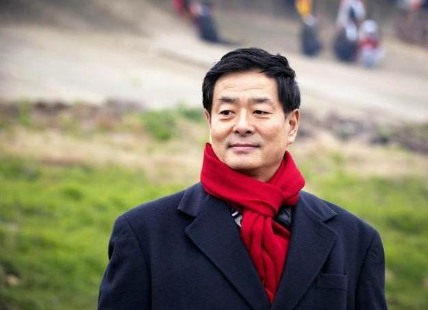 濮存昕年轻时有多帅（六位老戏骨成亮点）(7)