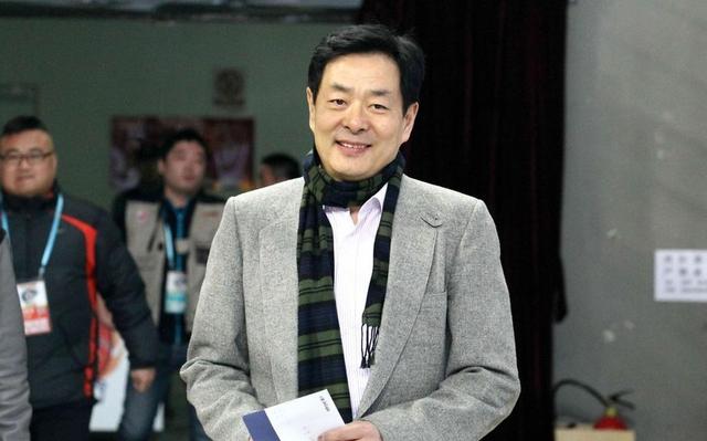 濮存昕年轻时有多帅（六位老戏骨成亮点）(10)