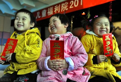 ​古时的压岁钱长什么样（压岁钱除夕晚上给还是初一早上给）