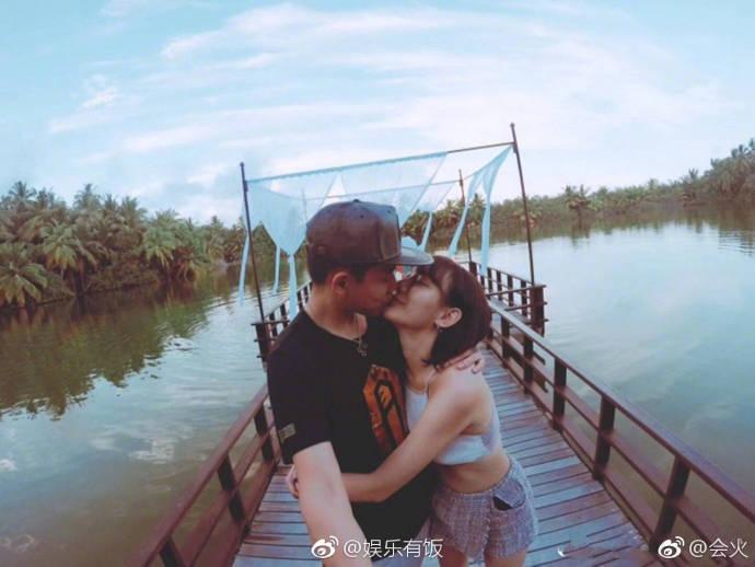 苏醒有女友了？两人亲密照被晒出，女友颜美身材靓