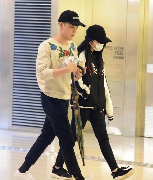 邱淑贞15岁女儿情窦初开，用70万豪车接小男友