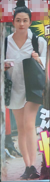 邱淑贞15岁女儿情窦初开，用70万豪车接小男友