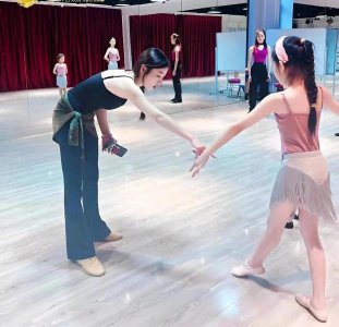 ​必须脱光衣服！女孩上海应聘被要求脱光，露骨聊天曝光 简直太恶心