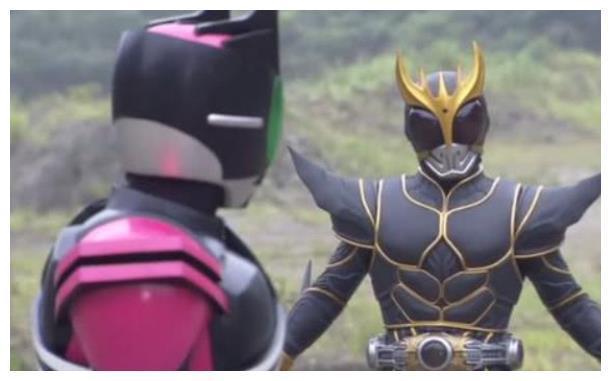 假面骑士帝骑真正结局曝光，夏蜜柑碾压神主，王小明被鸣泷锁喉！