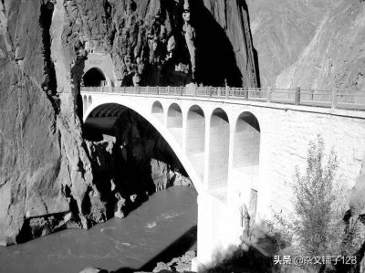 ​怒江大桥为何禁止拍照？当地人：一个排的烈士，都浇筑在水泥墩里