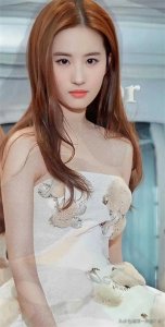 ​明星拍床戏时有生理反应怎么办，女神刘亦菲的回答让人惊讶