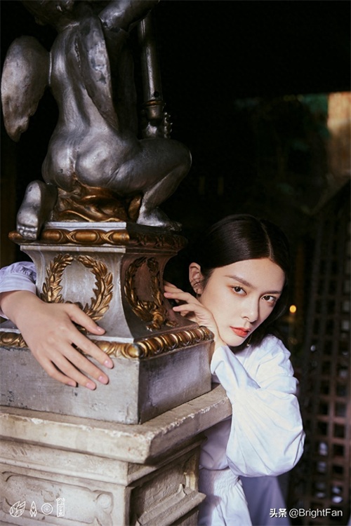 美女明星傅菁气质冷艳酷飒复古写真图片