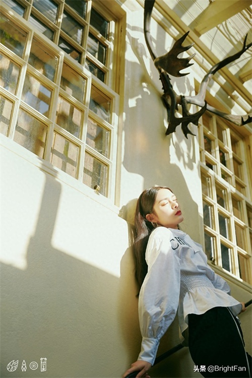 美女明星傅菁气质冷艳酷飒复古写真图片