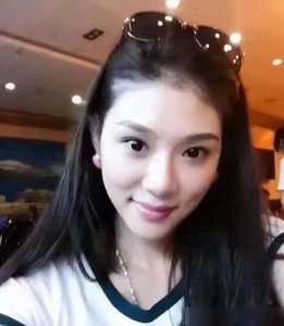 ​“模特女神”赵雅淇