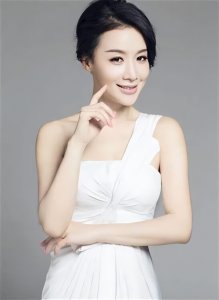 ​“国民媳妇”姚芊羽，因整容退居幕后，她是如何把路走窄的？