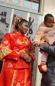 ​六十组搞笑动图：养了三年的鸡，不小心掉锅里了，好伤心