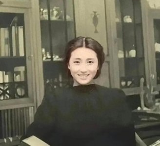 ​蒋英1947年上海演唱会照曝光，绝美容颜令人窒息！宛如人间尤物