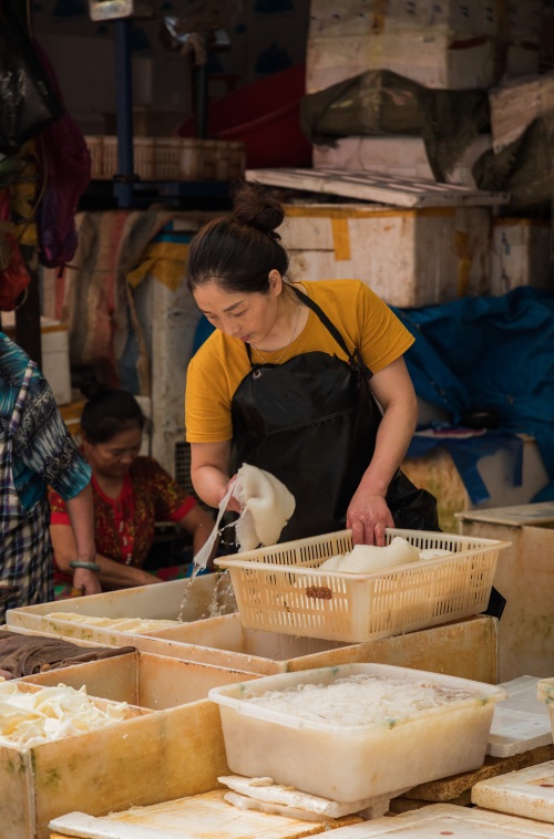 成都青石桥海鲜市场纪实 网友：品种不如武汉华南海鲜市场多