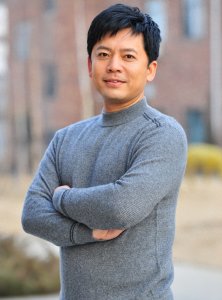 ​著名演员何政军：我这辈子最正确的决定，就是娶了一个平凡的妻子