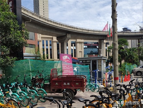 西安方欣海鲜市场实拍：交通畅通，部分围挡