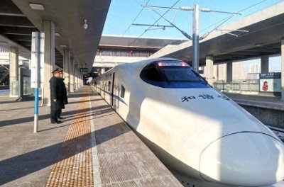 ​哇塞！春运首日1030万人坐火车，11149趟列车齐出发