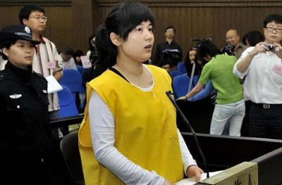 ​2018年，亿万富姐死刑改判25年，狱中提离婚，只求平摊近6亿债务