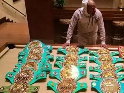 ​拳王梅威瑟一顿饭花1000美元，剪发一次1000美元，他到底有多少钱